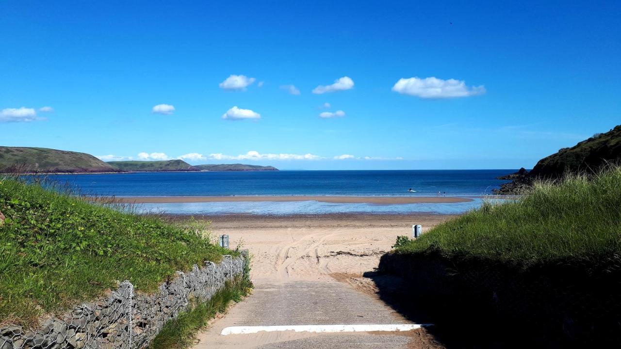 A Beach Holiday In Pembrokeshire Bagian luar foto
