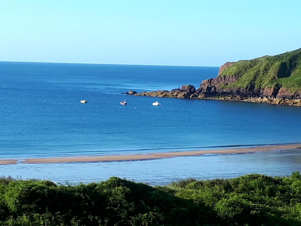 A Beach Holiday In Pembrokeshire Bagian luar foto