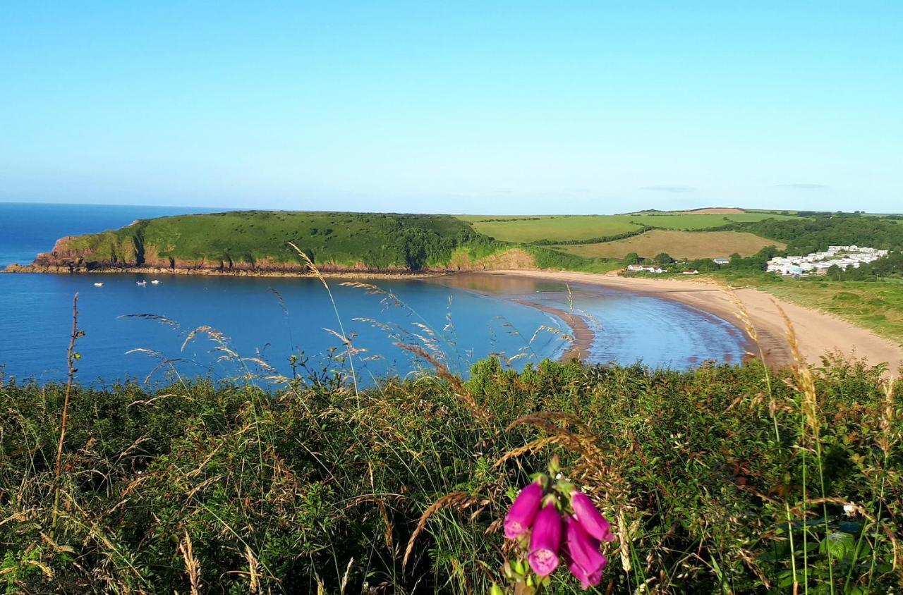 A Beach Holiday In Pembrokeshire Bagian luar foto