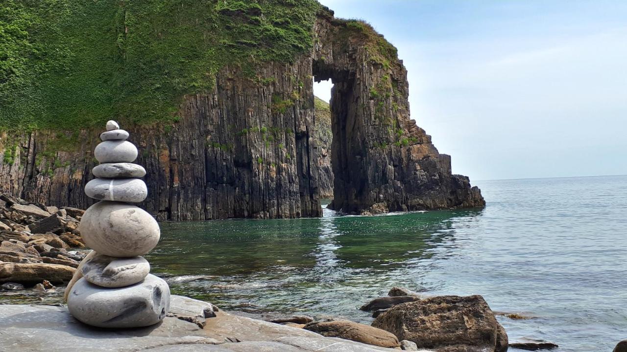 A Beach Holiday In Pembrokeshire Bagian luar foto